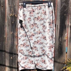 🌸PRICE DROP🌸 NWT ADORABLE Sweater Material Skirt